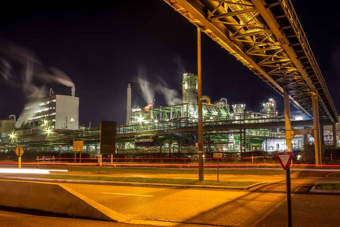 Nachtscène Petrochemische industrie in Haven van Antwerpen