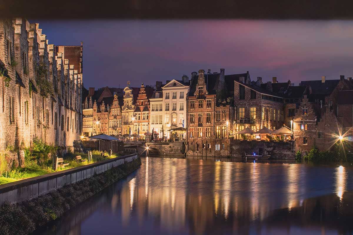 De mooie Middeleeuwse gevels langs de Leie in Gent