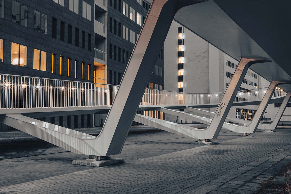 Verlichte fietshelling bij Parkbrug, Antwerpen | Architectuur