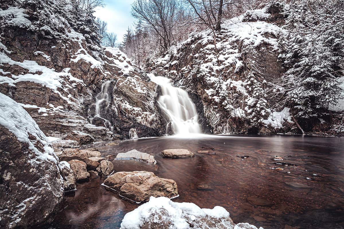 Winterfoto waterval van Bayehon, Wallonië, België