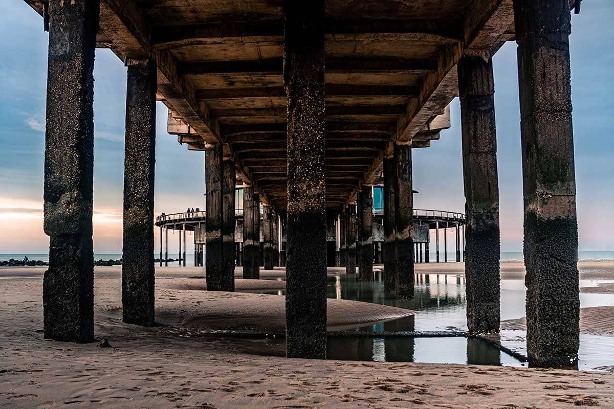 Onderaanzicht van de Belgium Pier in Blankenberge