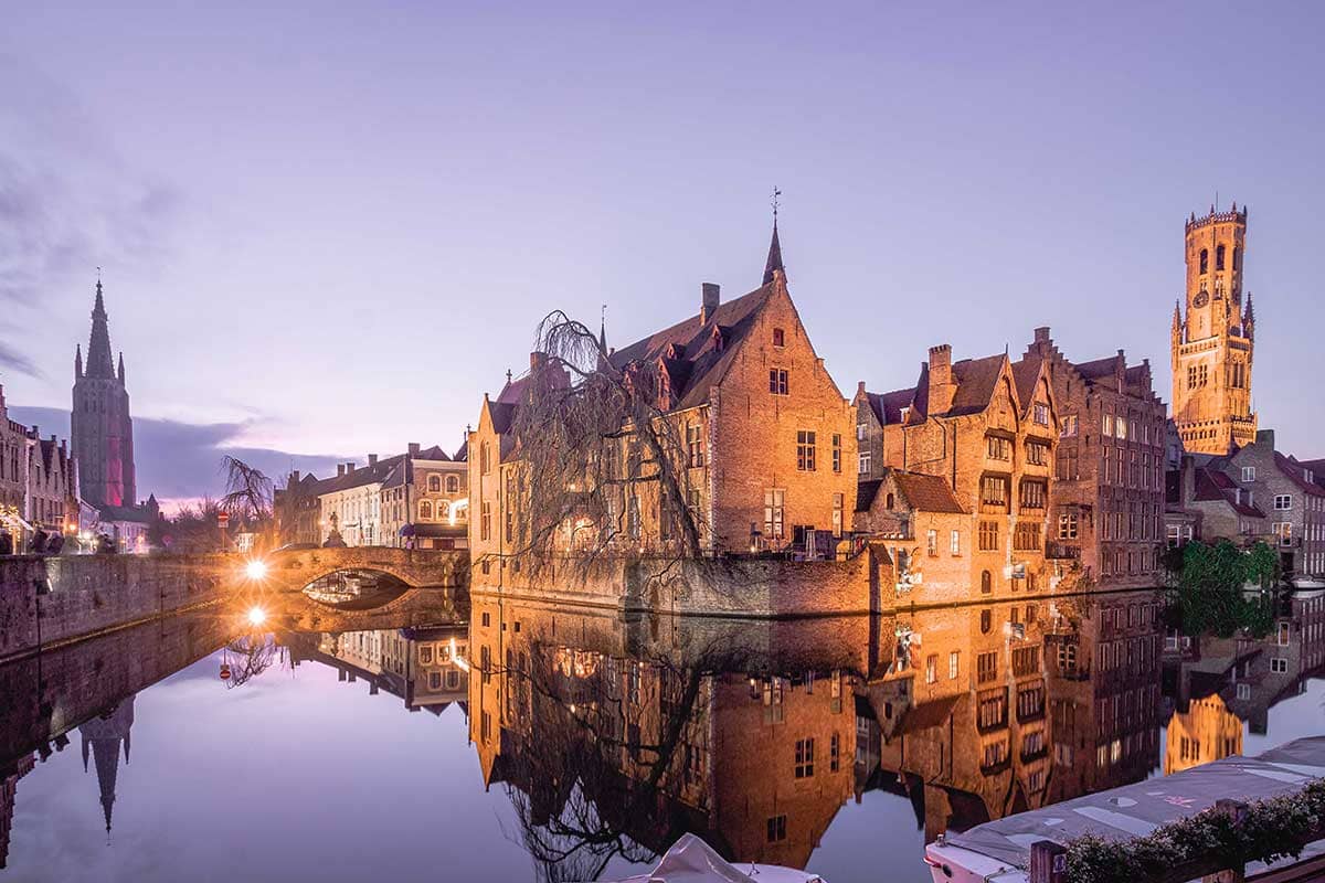 Blue hour bij de Rozenhoedkaai: Het beroemdste plekje van Brugge