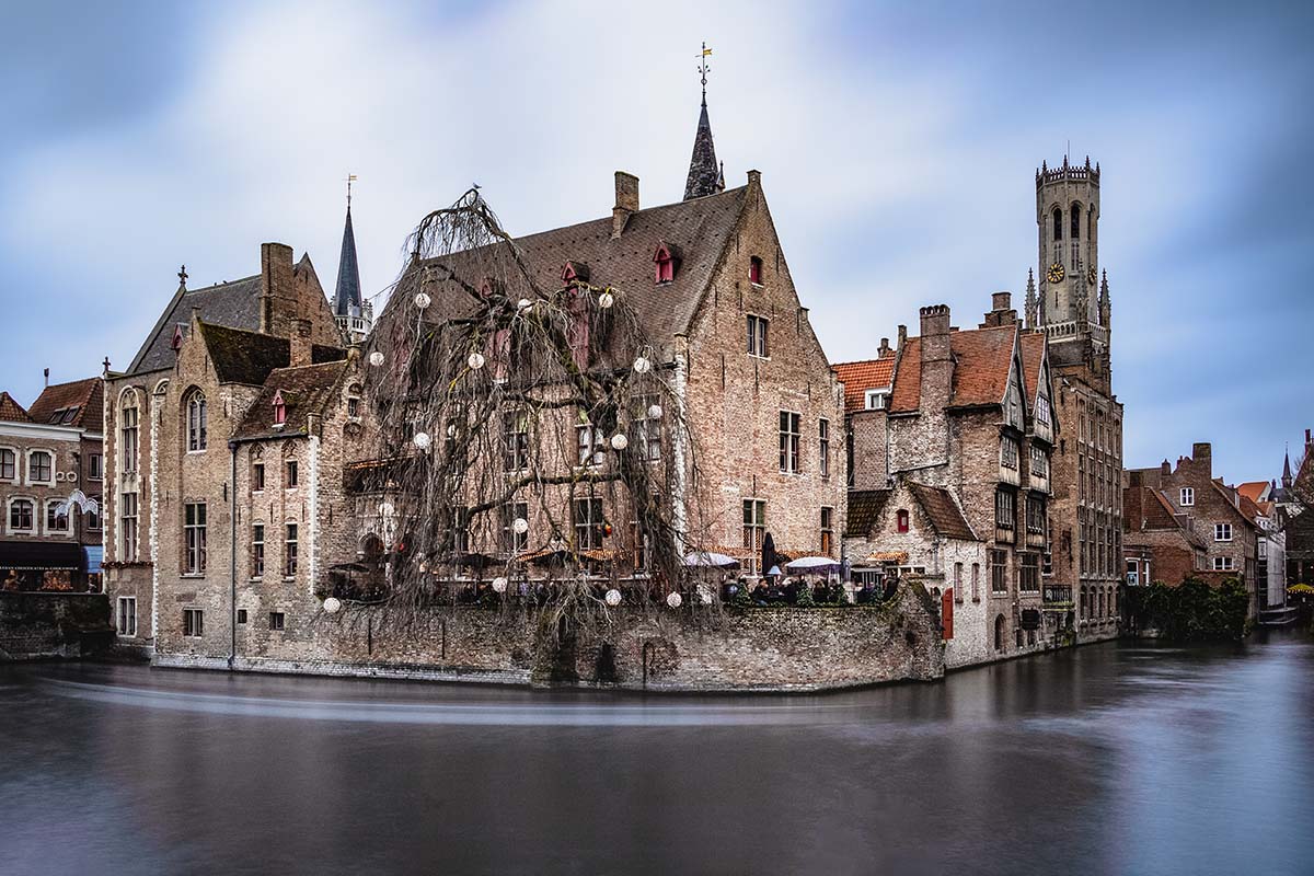 Wegdromen bij de Rozenhoedkaai in Brugge- Versie I