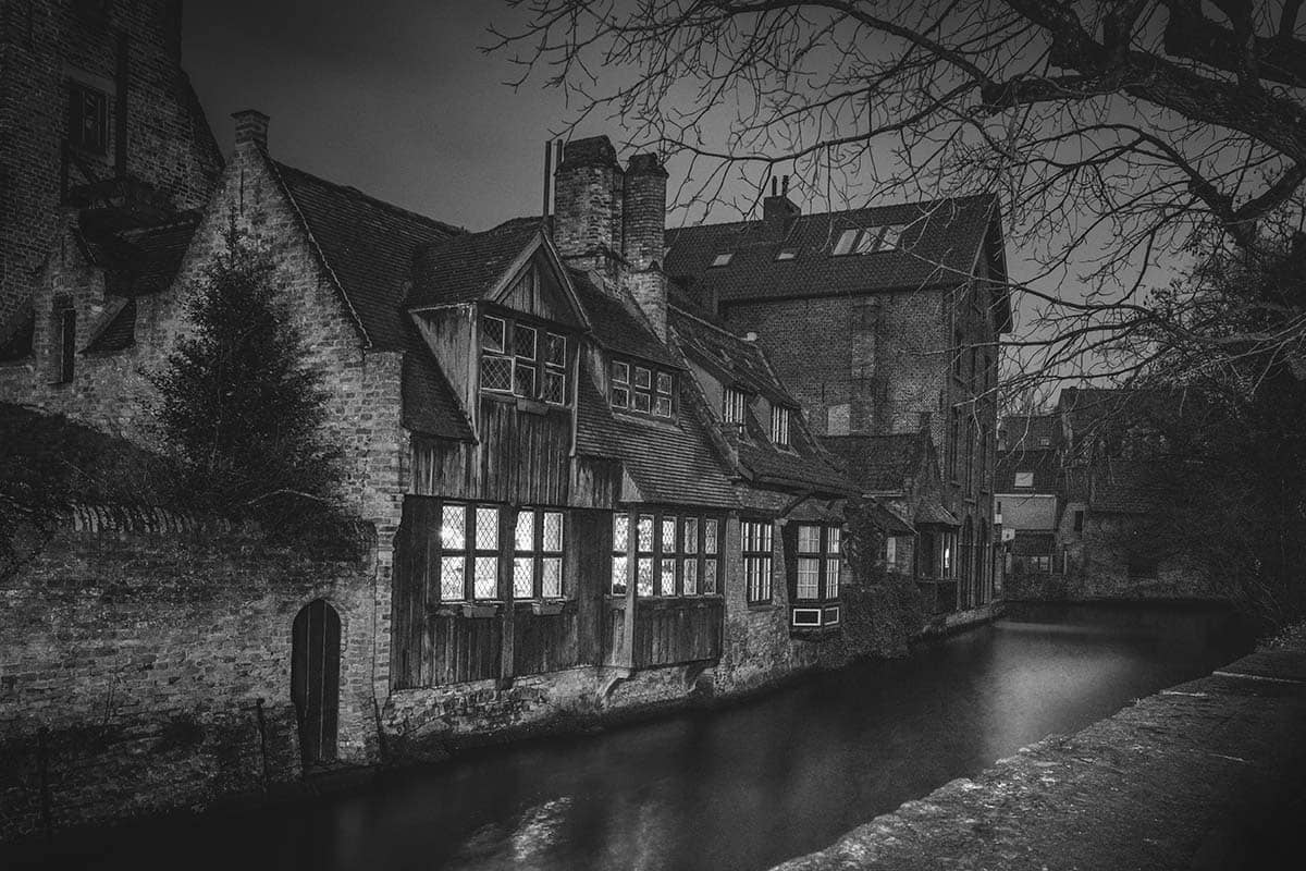 Zicht vanaf de Bonifaciusbrug, Brugge | Zwart-Wit