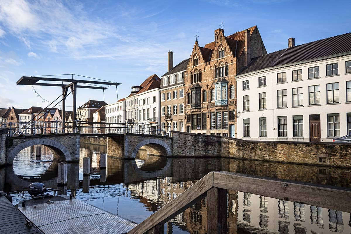 Zicht op Langerei en Ter Duinenbrug in Brugge