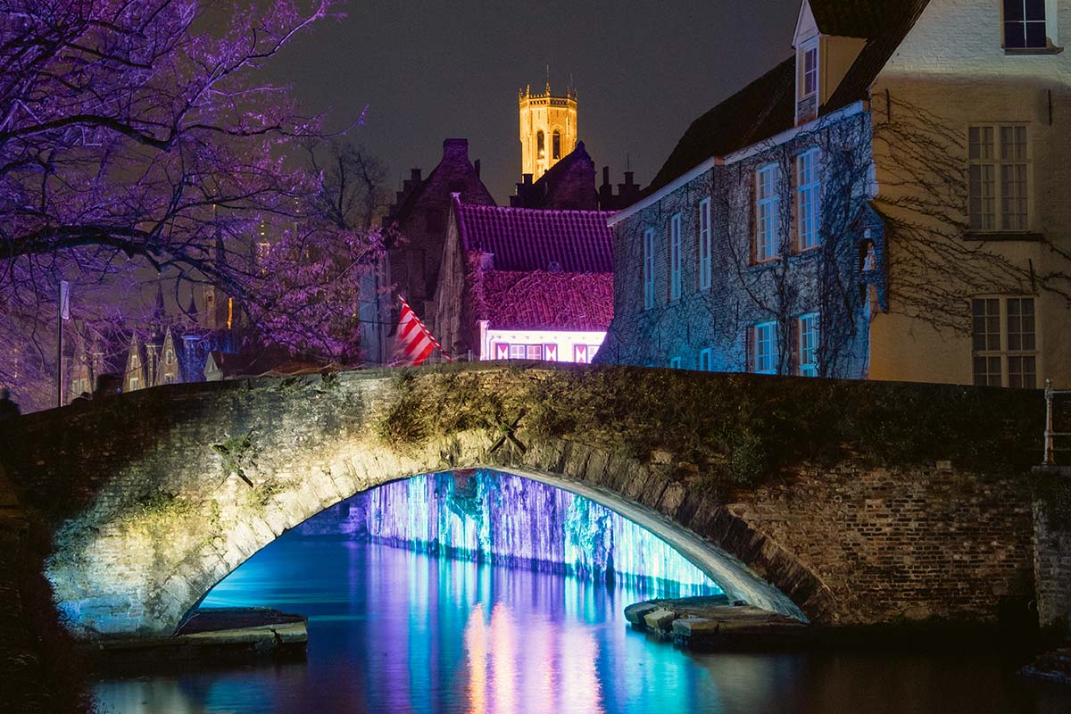 Peerdenbrug langs de Groenerei tijdens Wintergloed, Brugge