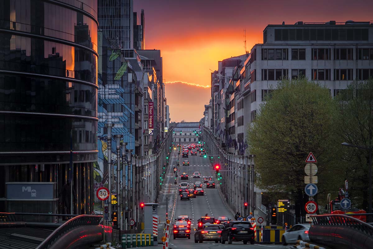 Brussels Henge - Zonsondergang uitgelijnd met Wetstraat Brussel II