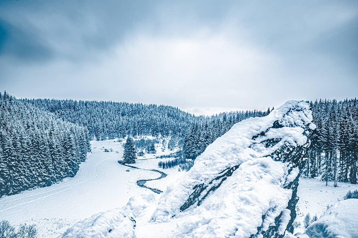 Uitzicht over de vallei vanaf Rocher du Bieley in Bütgenbach