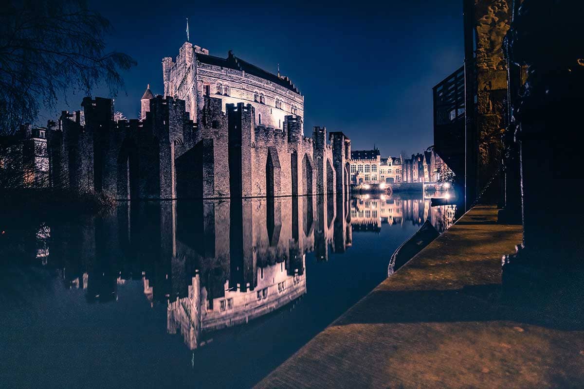 Het prachtige Middeleeuwse Gravensteen in de stad Gent