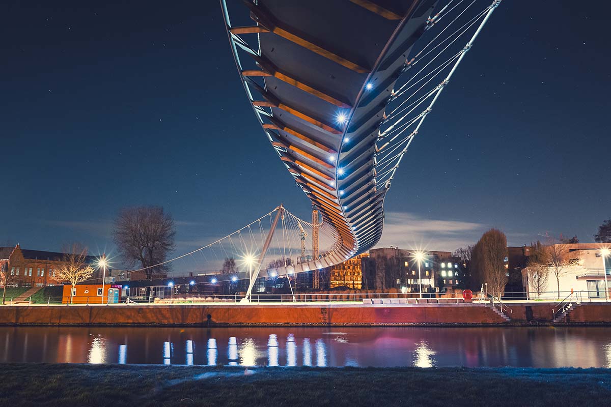 Collegebrug aka Slangenbrug bij Buda Beach Kortrijk | Nachtfotografie