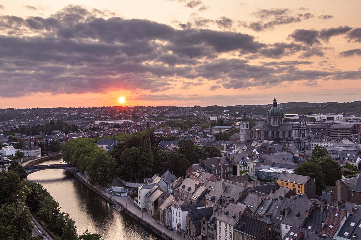 Zonsondergang met uitzicht over de stad Namen vanaf de citadel | Stadsfotografie