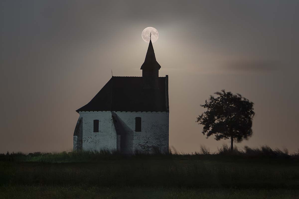 Chapelle Try-au-Chêne met volle maan I