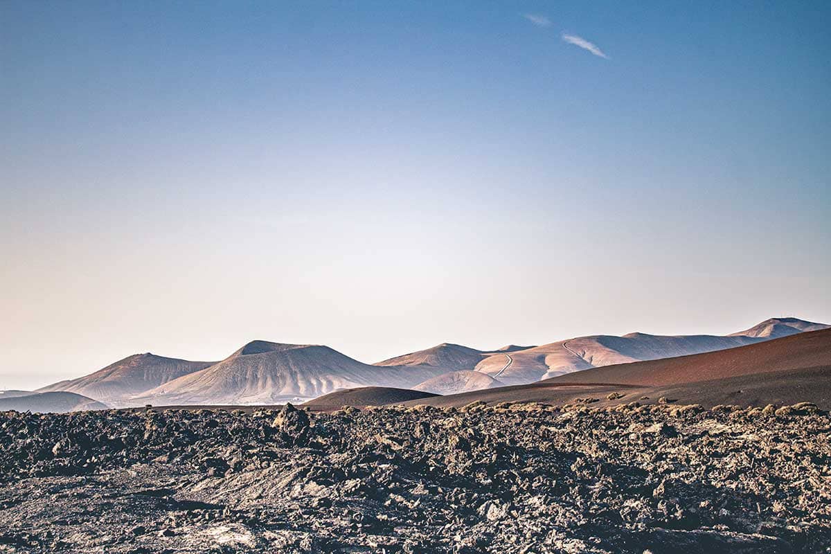 Vulkanisch landschap van Timanfaya Nationaal Park | Reisfotografie