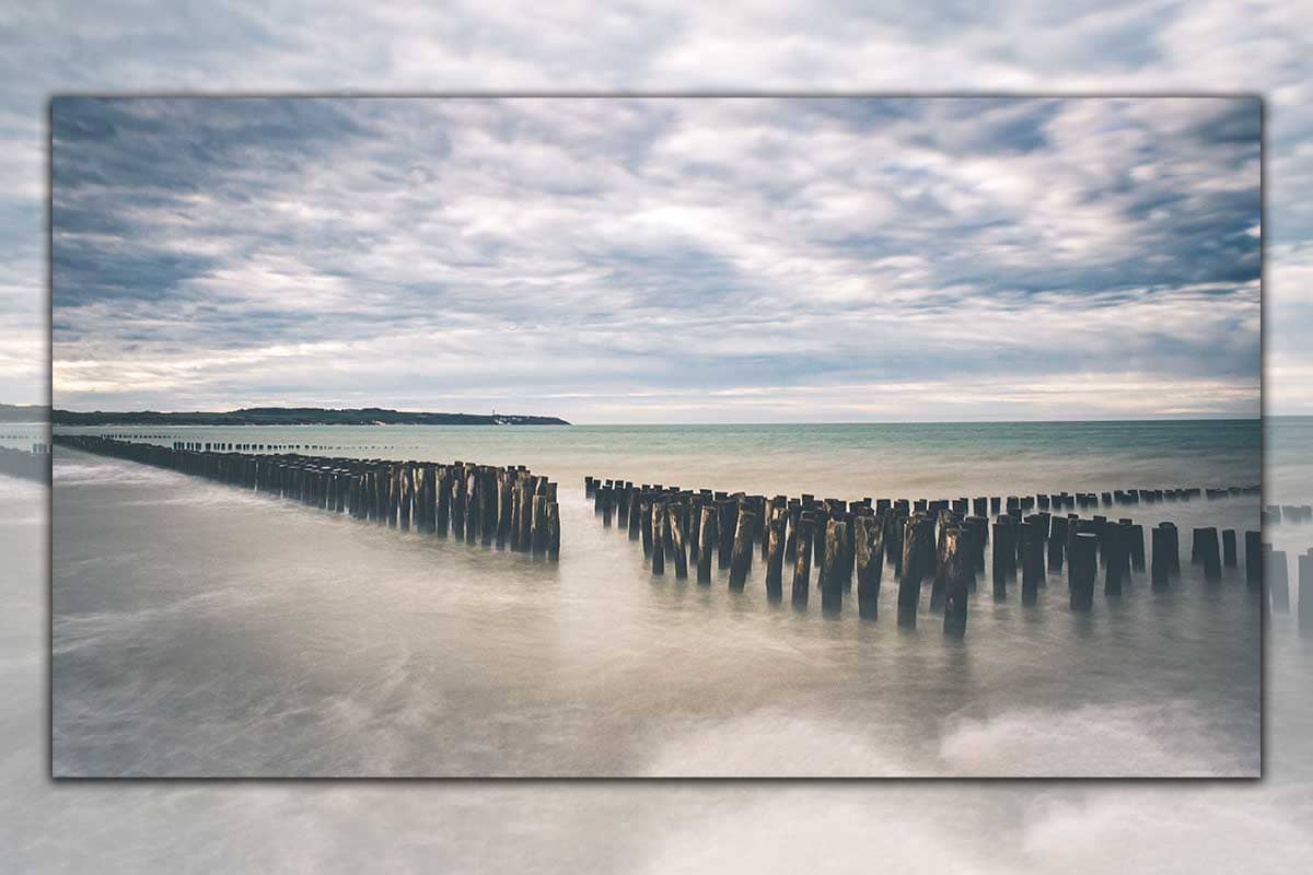 Long exposure van mosselpalen aan de Opaalkust in Frankrijk | Panorama