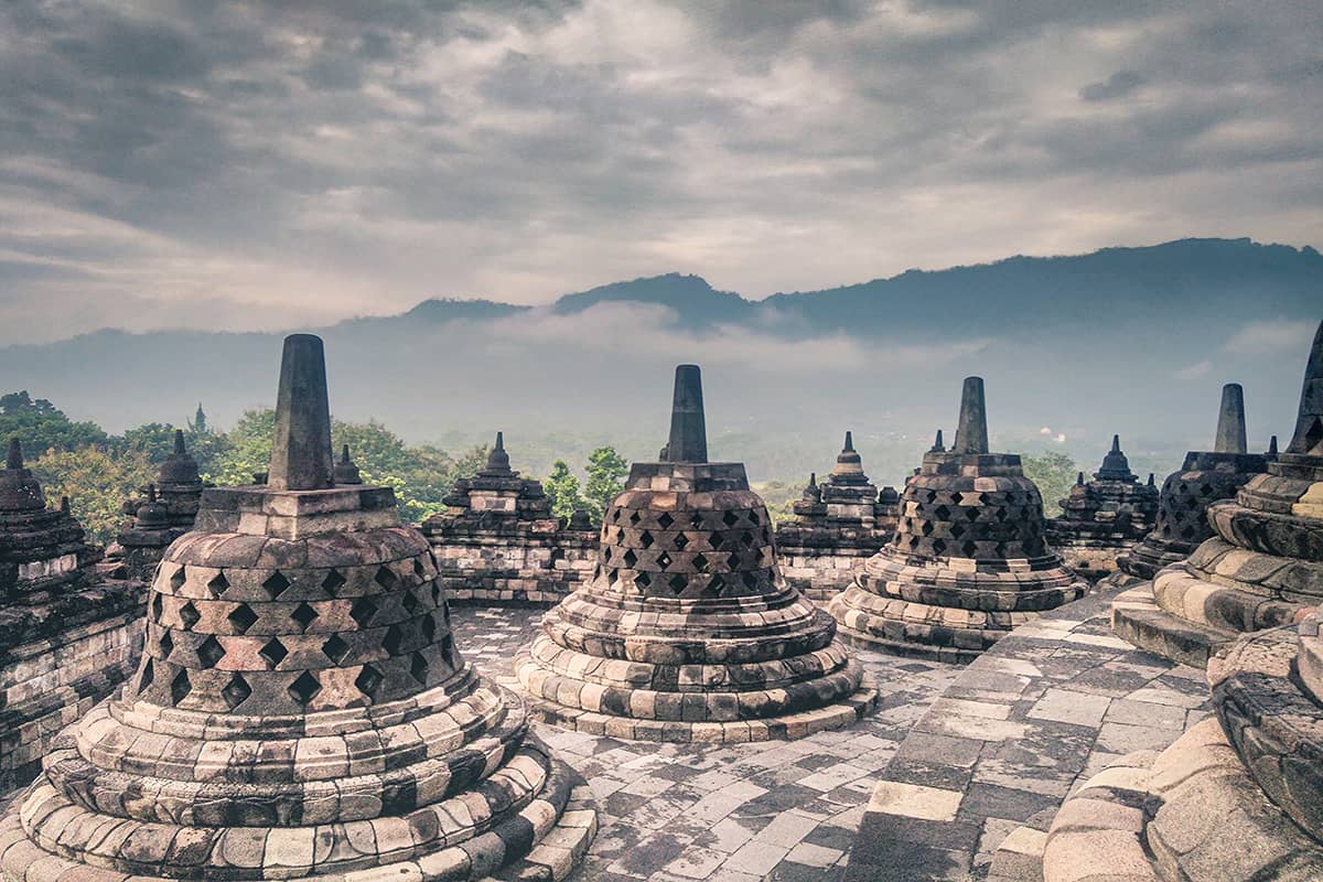 Rij Stoepa's bij Borobudur tempel | Landschap | Reisfotografie