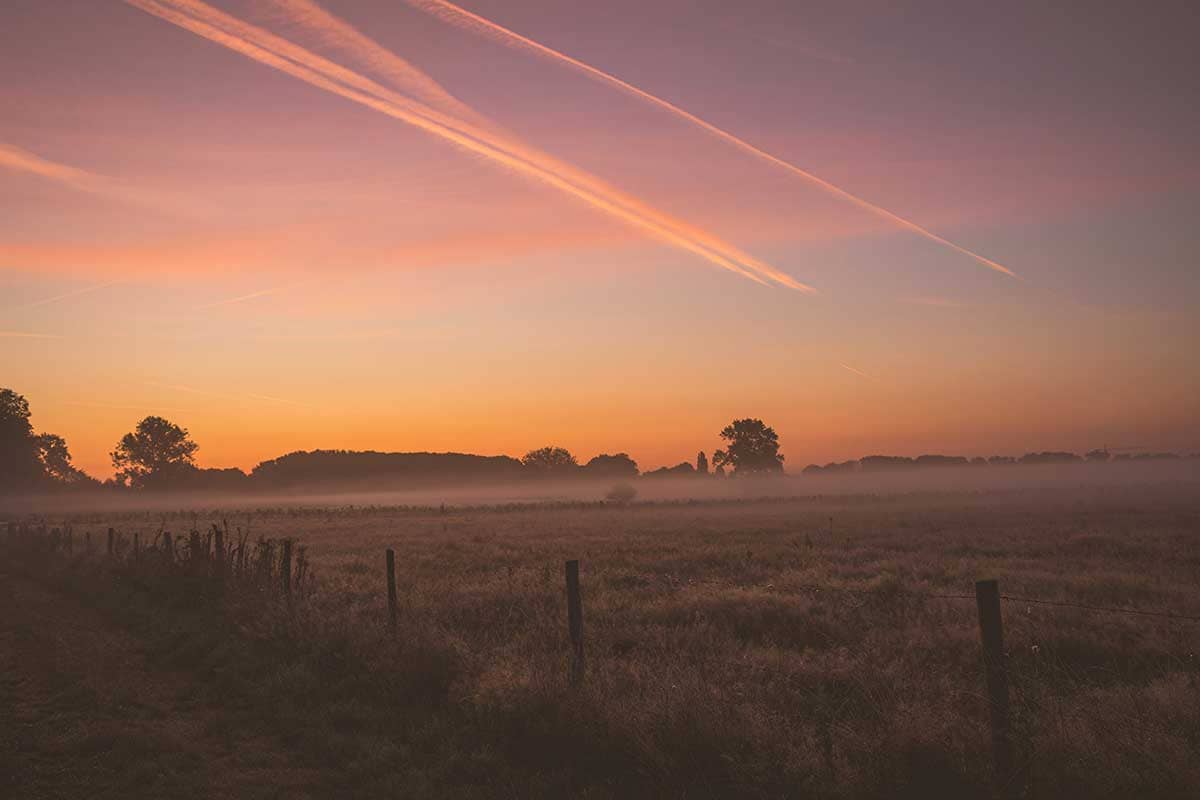 Kleurrijke zonsopgang in Natuurreservaat Bourgoyen - Ossemeersen, Gent, België