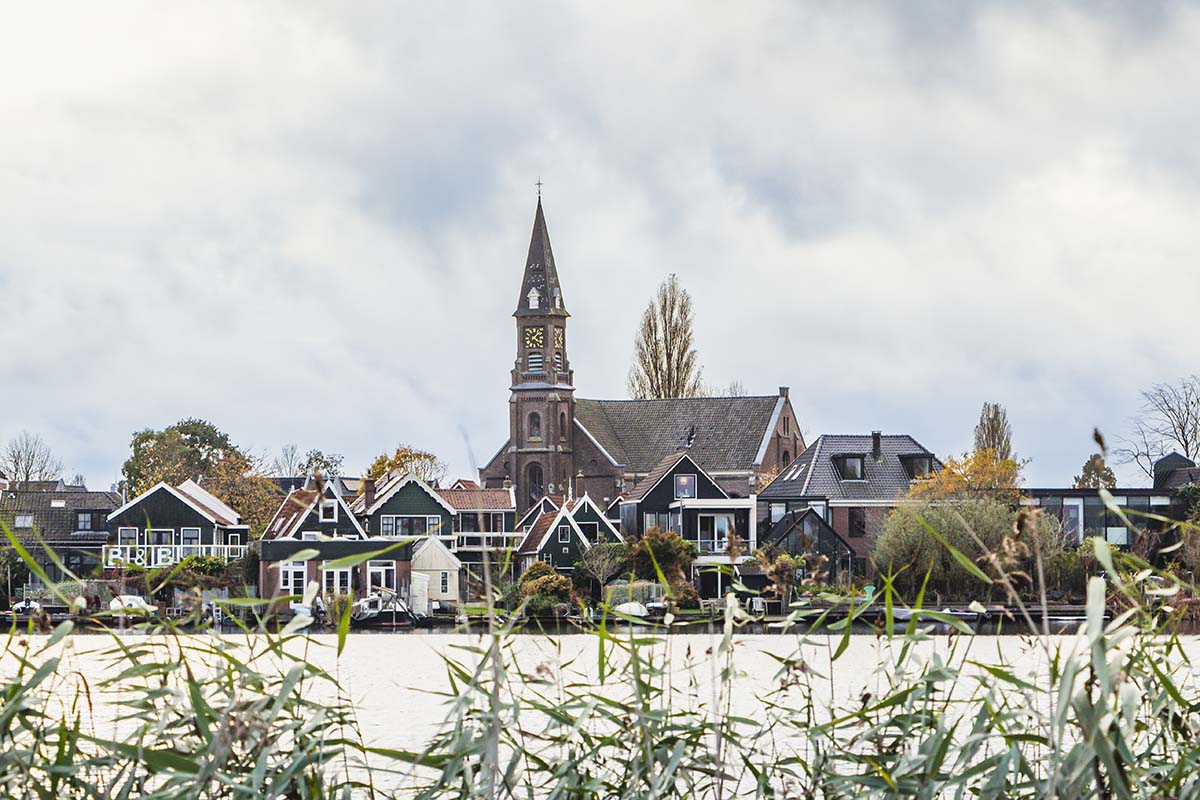 Zicht op Zaandijk en de Zaandijkerkerk