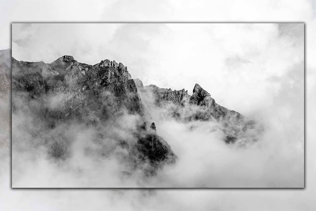 Bergtoppen boven de wolken I | Panorama | Pico do Areeiro | Madeira | Minimalisme | Zwart-Wit