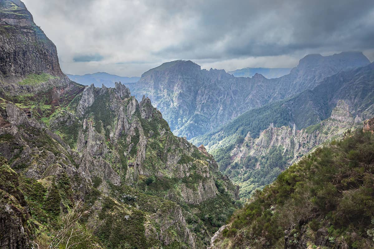 Schilderachtig berglandschap bij Pico do Areeiro | Madeira | Landschap