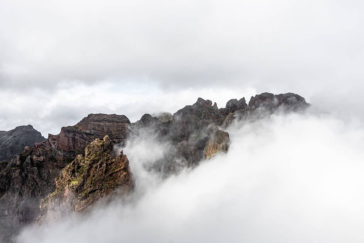 Bergtoppen boven de wolken II | Pico do Areeiro | Madeira | Minimalisme