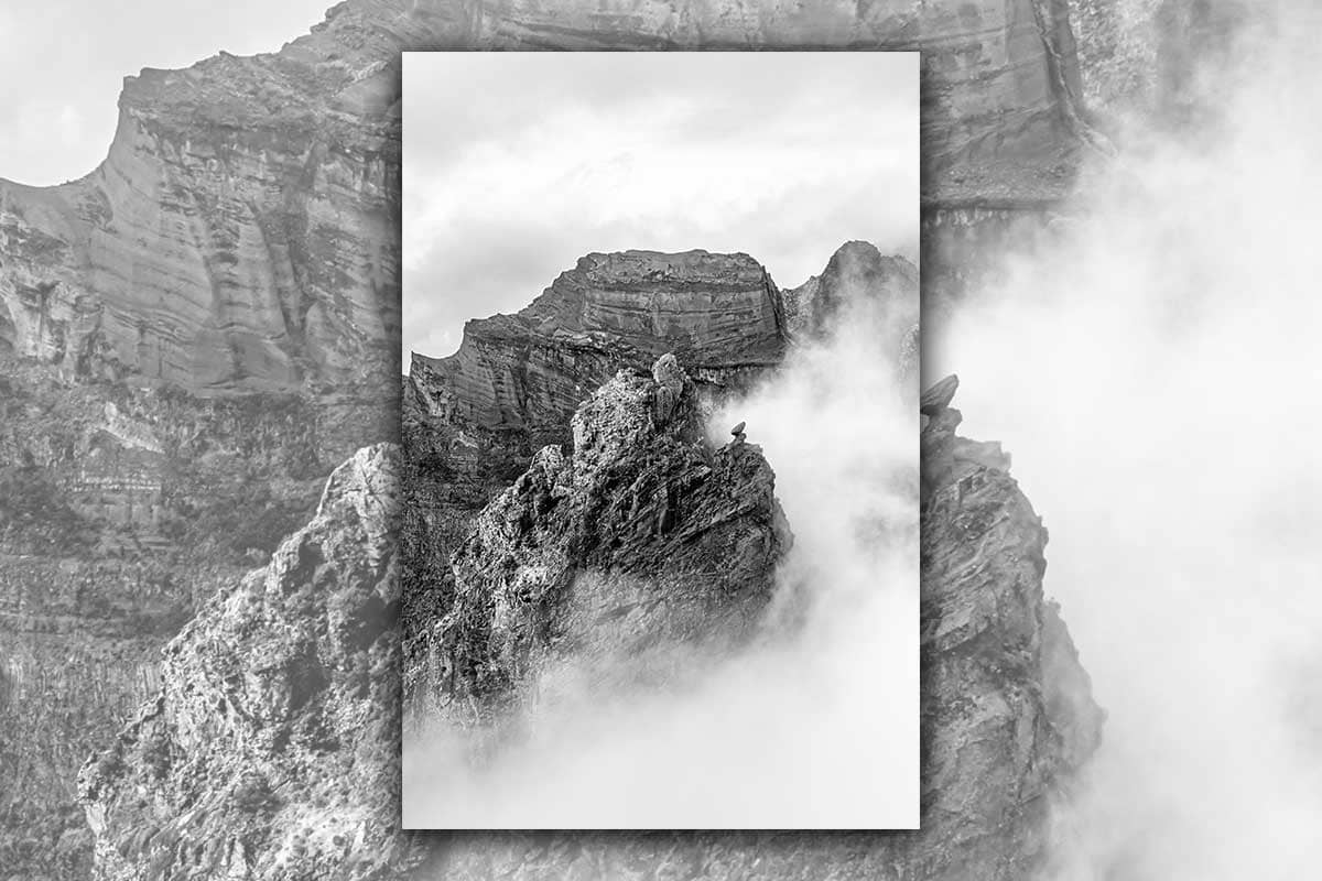 Bergtop in zee van wolken | Pico do Areeiro | Madeira | Landschap | Zwart-Wit