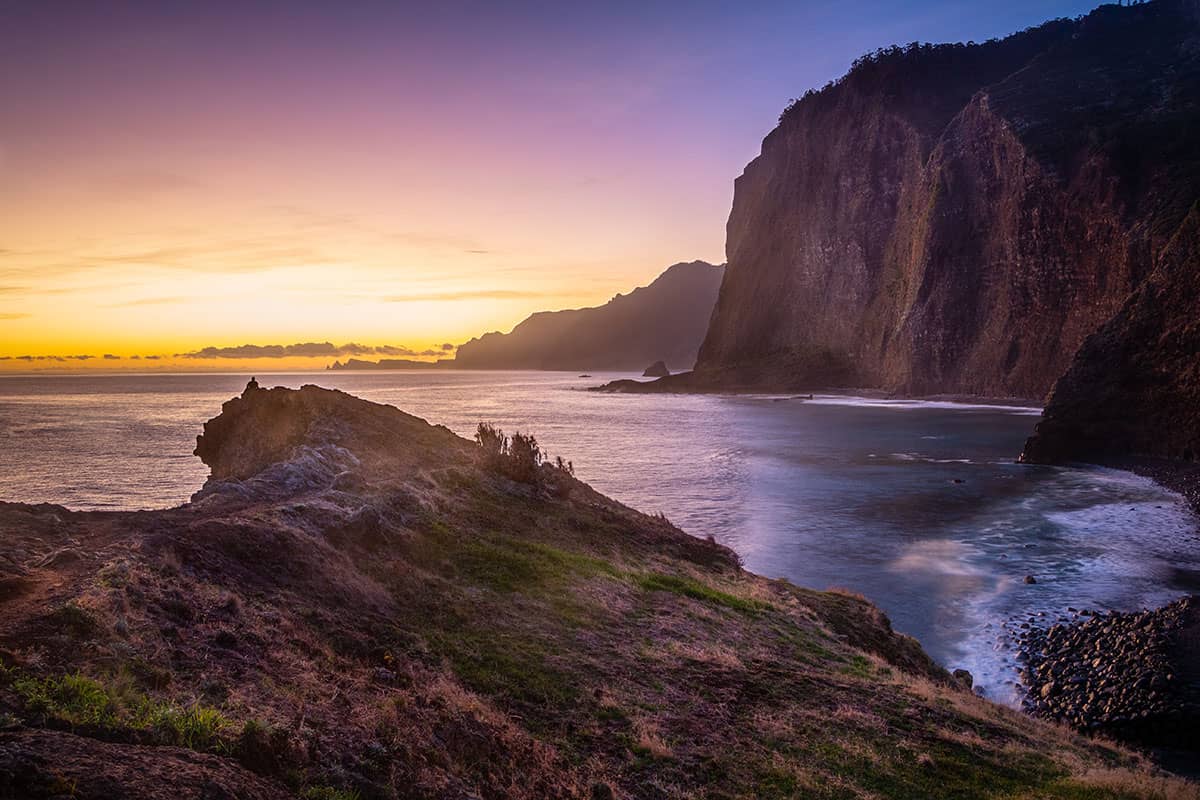 Kleurrijke zonsopgang bij Miradouro do Guindaste (Madeira) | Landschap | Reisfotografie