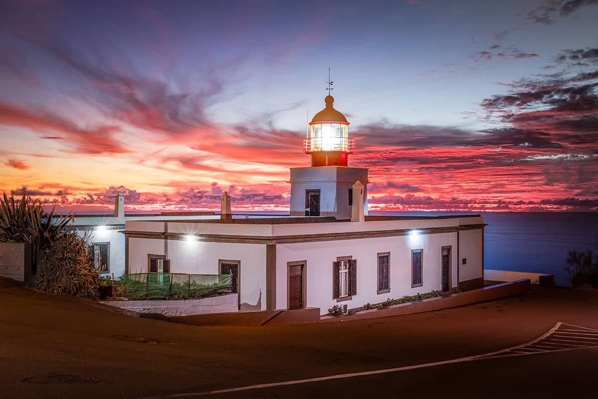 Kleurrijke zonsondergang bij de vuurtoren van Ponta do Pargo | Madeira