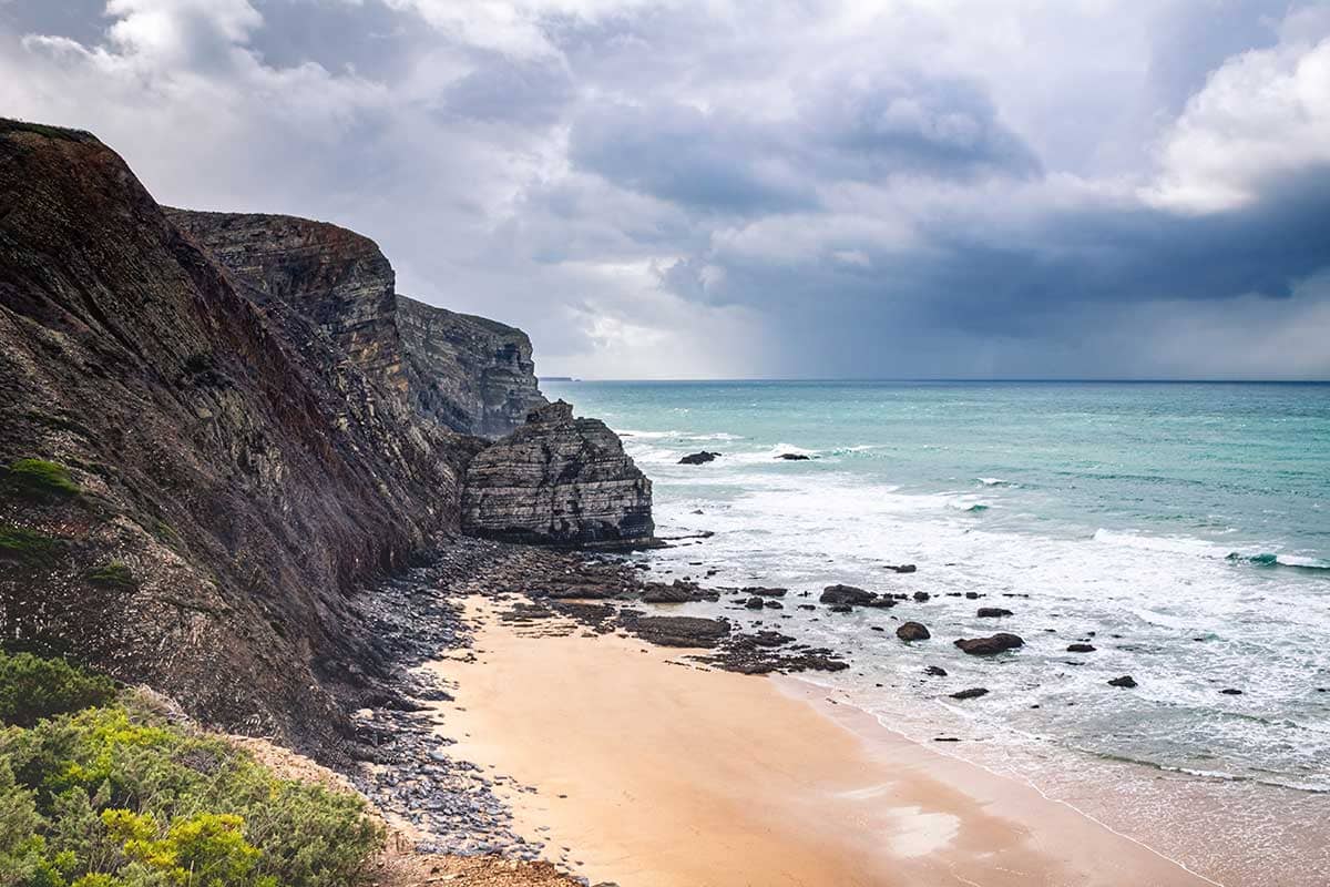 Strand met kliffen, Praia da Arrifana, Portugal