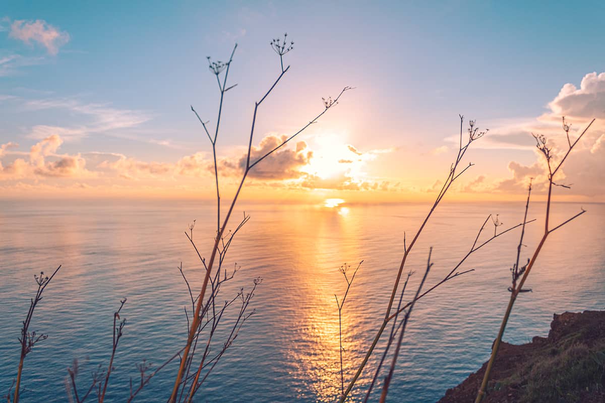 Kleurrijke zonsondergang bij Ponta Do Pargo op Madeira